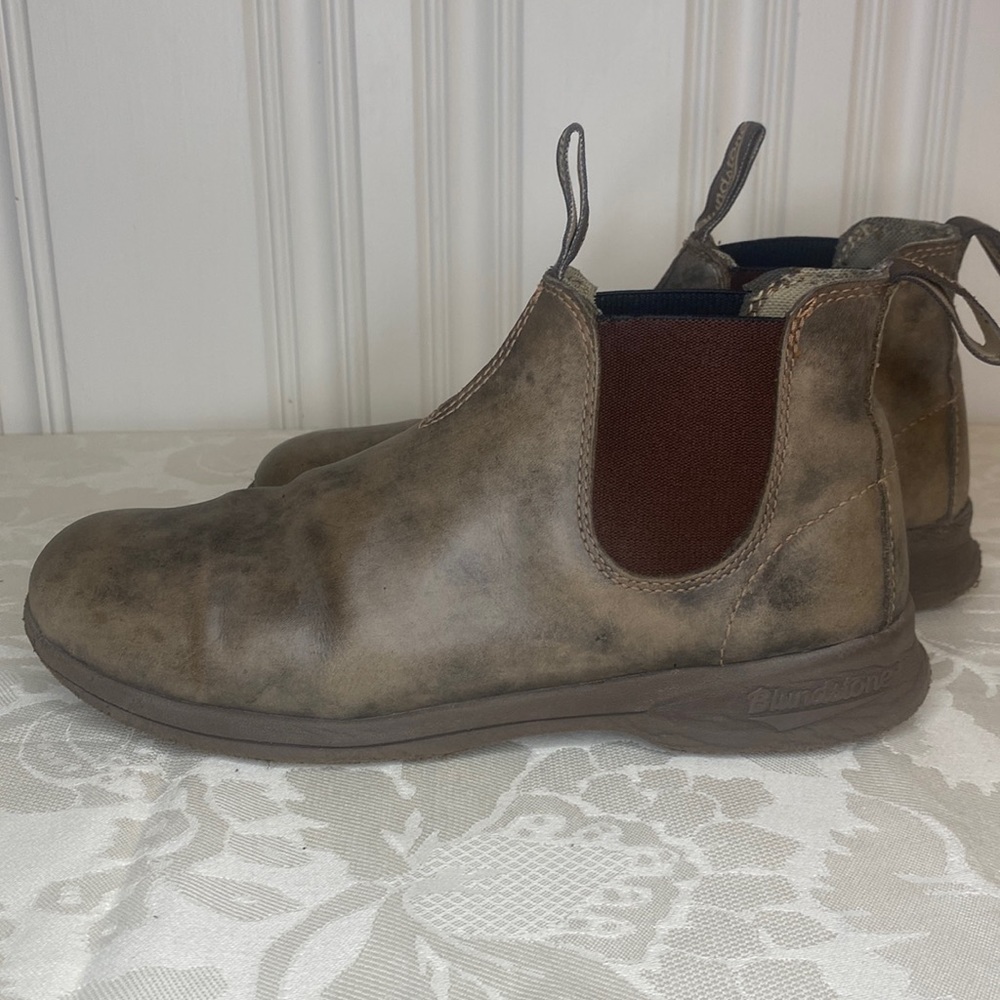 Blundstone Womans 9 leather Active Chelsea walking ankle boots rustic brown